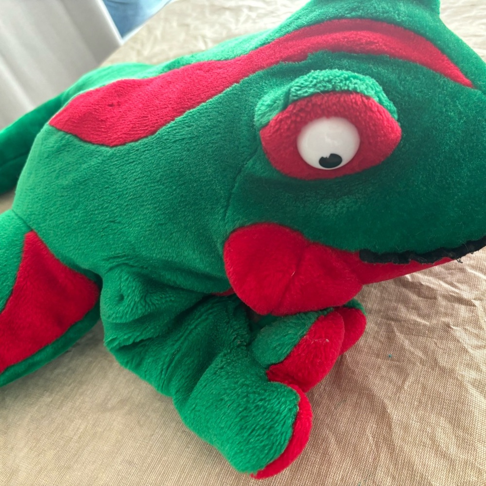 Vintage BJ Toy Co 32" Green Red Eye Tree Frog Large Jumbo Plush Stuffed Animal